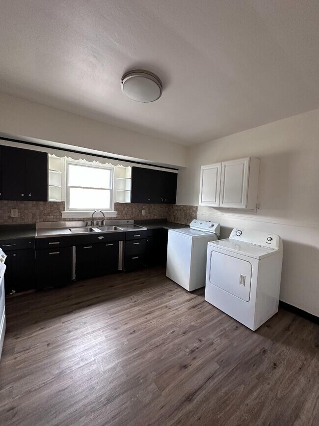 Building Photo - 153 Boland Ave