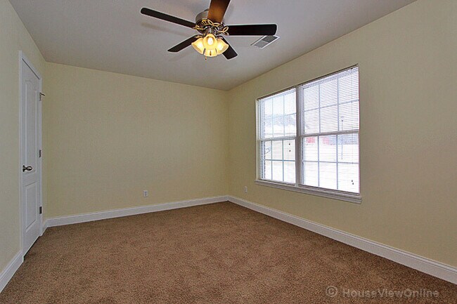 Building Photo - Founders Court 135/137