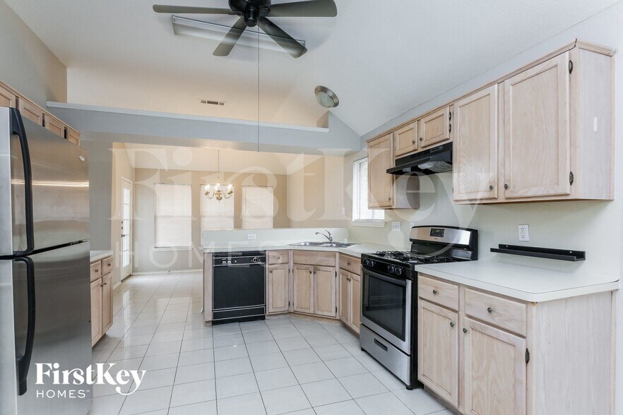 Building Photo - 1203 Jamestown Ct