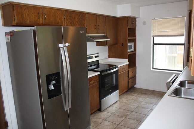 Building Photo - 131 Candice Dr