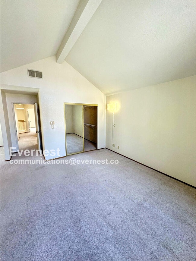 Building Photo - 34282 Kenwood Dr