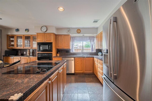 Building Photo - 12231 Carriage Hill Dr