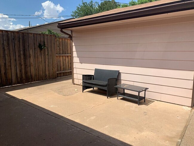 Building Photo - 2716 Rocky Lane Road - 1