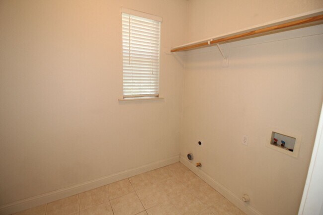 Building Photo - 2475 Deauville Cir