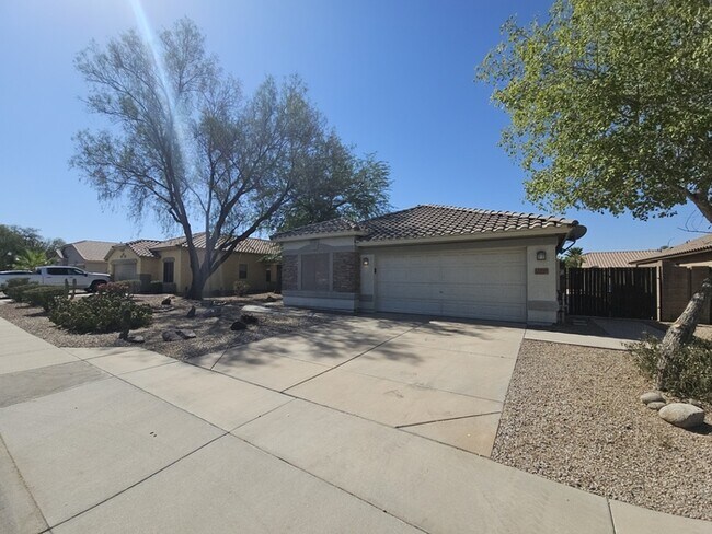Building Photo - Charming 3-Bedroom Home for Rent in East M...