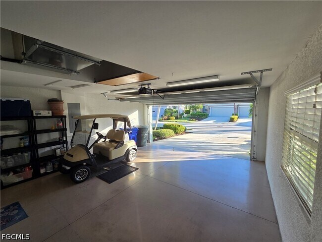 Building Photo - 10640 Camarelle Cir