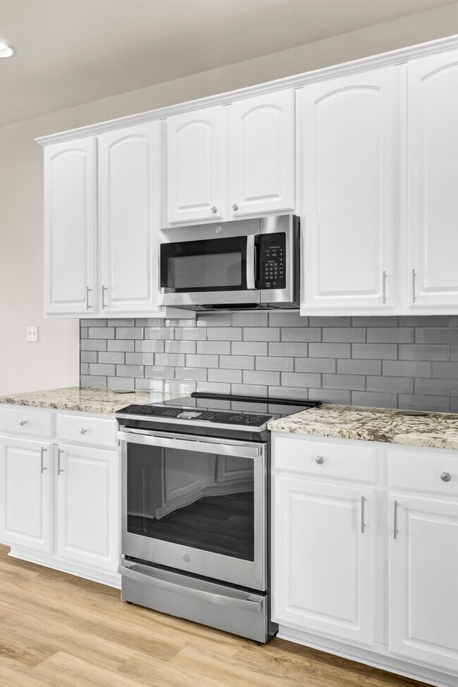 Building Photo - Spacious 5-Bedroom Rental with Dual Master...