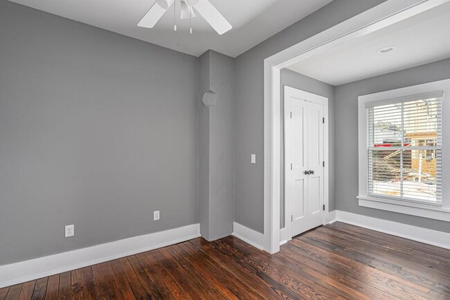 Building Photo - 507 W 38th St