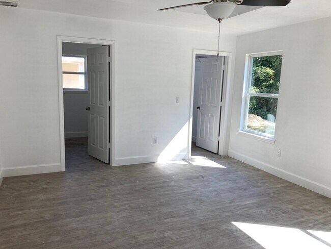 Building Photo - 5270 Montejo Dr