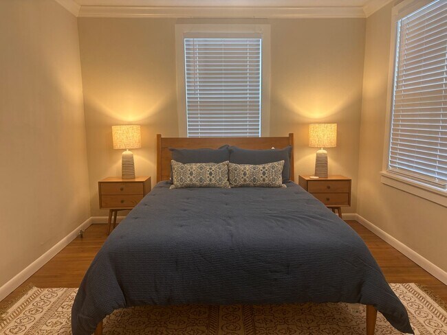 Building Photo - 217 Thayer St