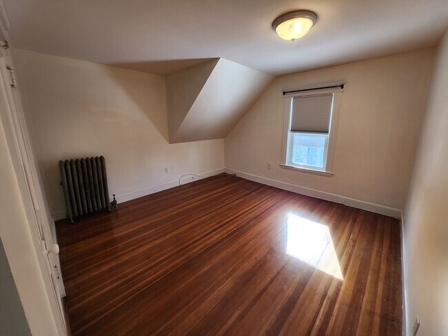 Building Photo - 45 Blaney St