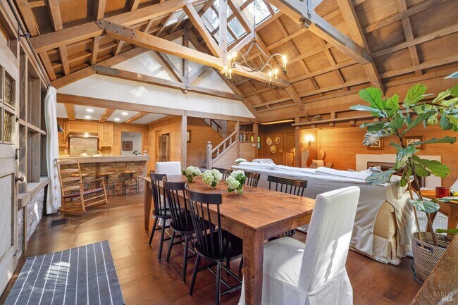 Building Photo - 224 Cascade Dr