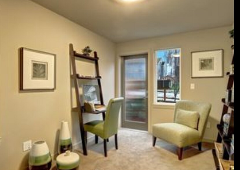 Building Photo - 3252B 21st Ave W