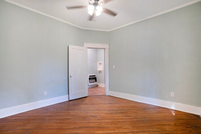 Building Photo - Charming Historic 2BR Apartment with Garag...