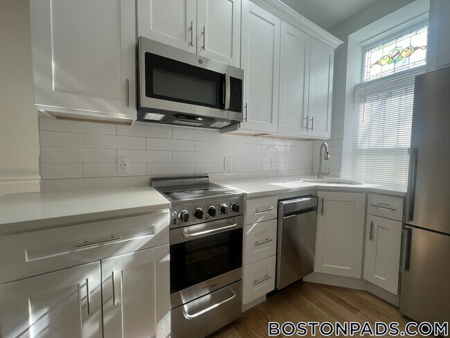 Building Photo - 175 Hemenway St