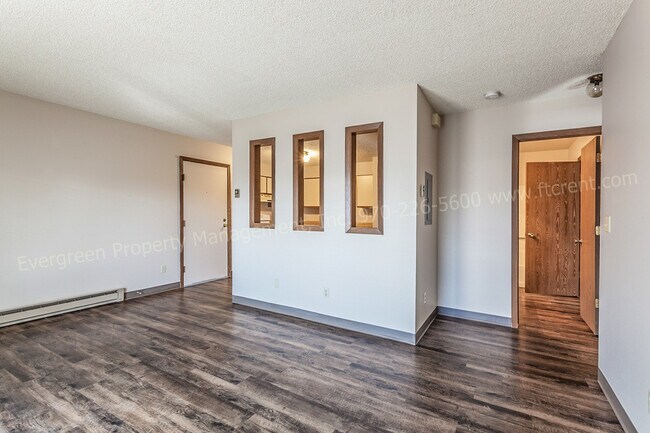 Building Photo - 348 Terri Dr