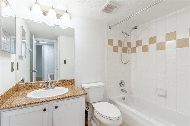 Building Photo - 3005 Seven Pines Ln