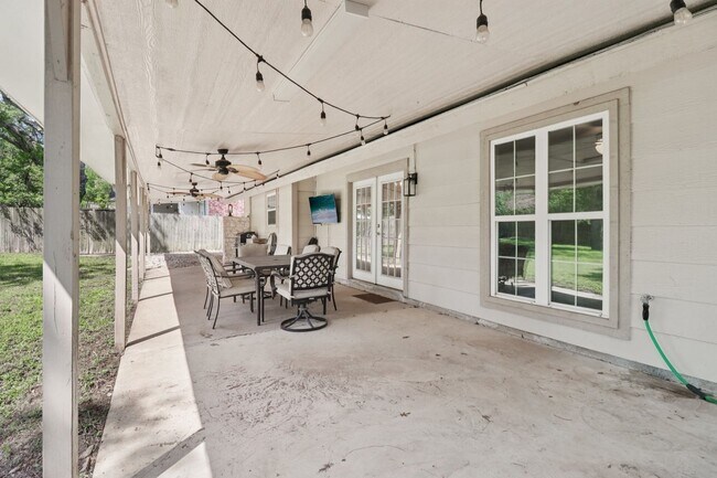 Building Photo - Beautifully Renovated Home with a Large Yard