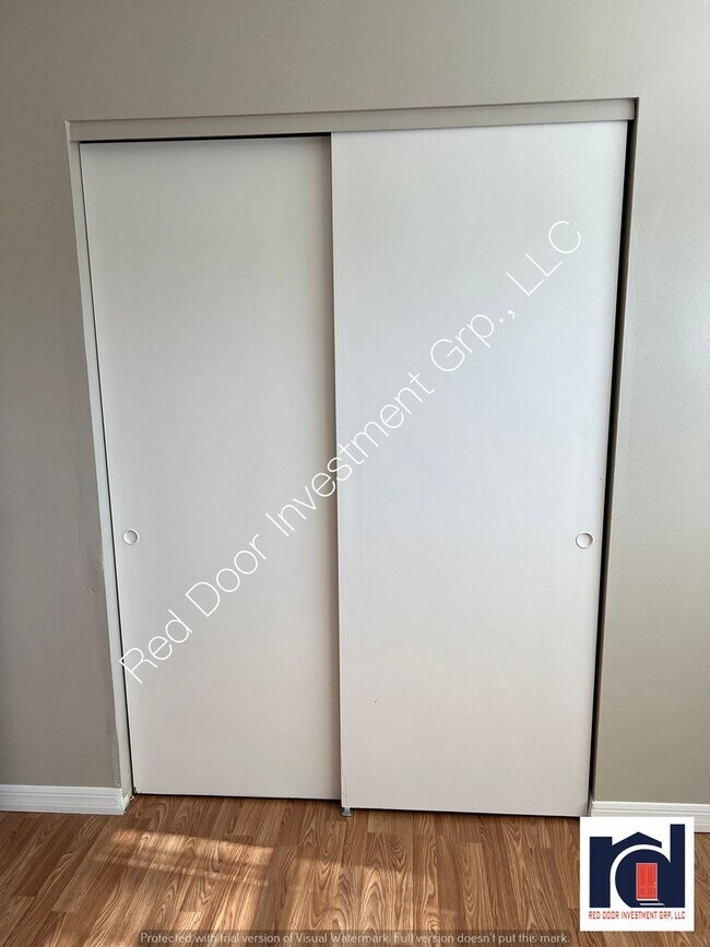Building Photo - Downstairs 1/1 - Small Quiet Apartment Com...
