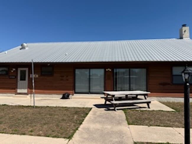 Building Photo - Great home with lots of space!