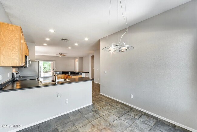 Building Photo - Golf Course Views! Quiet Cul-de-Sac! Updat...