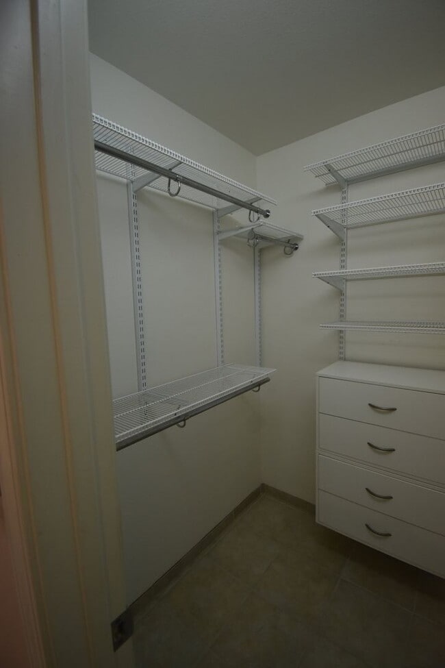 Building Photo - UNFURNISHED 3/2 PRIVATE HOME WITH OCEAN VIEW! AVAILABLE NOW!