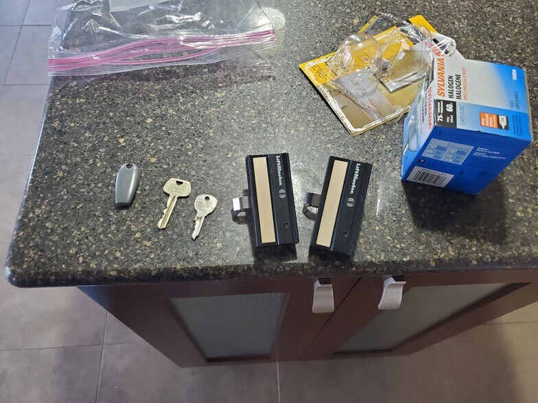 Building Photo - 309 E 5th St