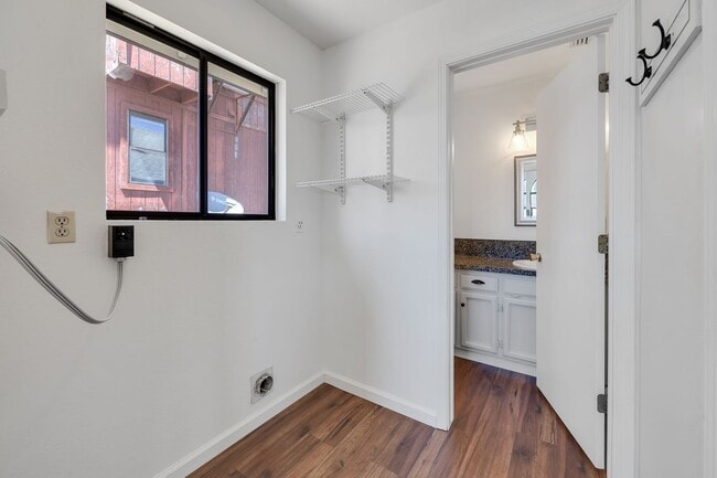 Building Photo - Charming Newly Remodeled 2 Bedroom Home in...