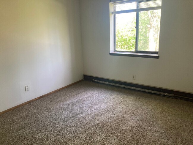 Building Photo - 10628 W Bobolink Ave