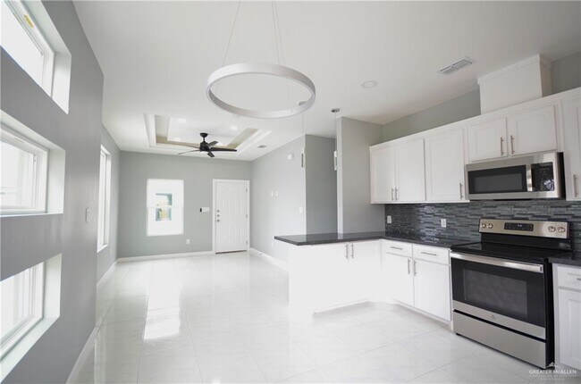 Building Photo - 7 Angelina Dr