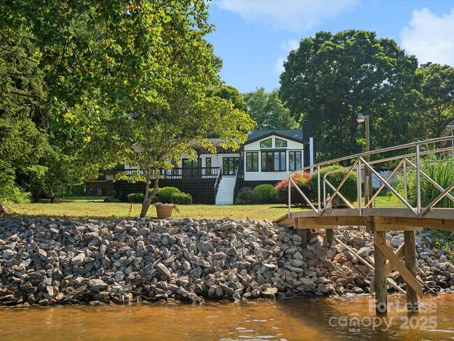Building Photo - 4954 Moonlite Bay Dr