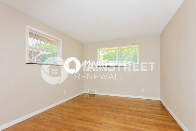 Building Photo - 1120 Spring Valley Dr