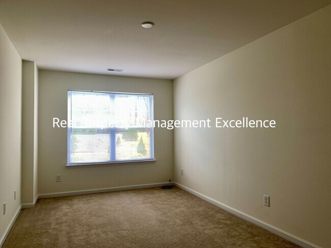 Building Photo - Raleigh Townhome Convenient to I440 & I540, Huge Master Suite, Near Anderson Pointe Park!