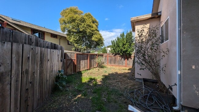 Building Photo - 605 Seabright Ave