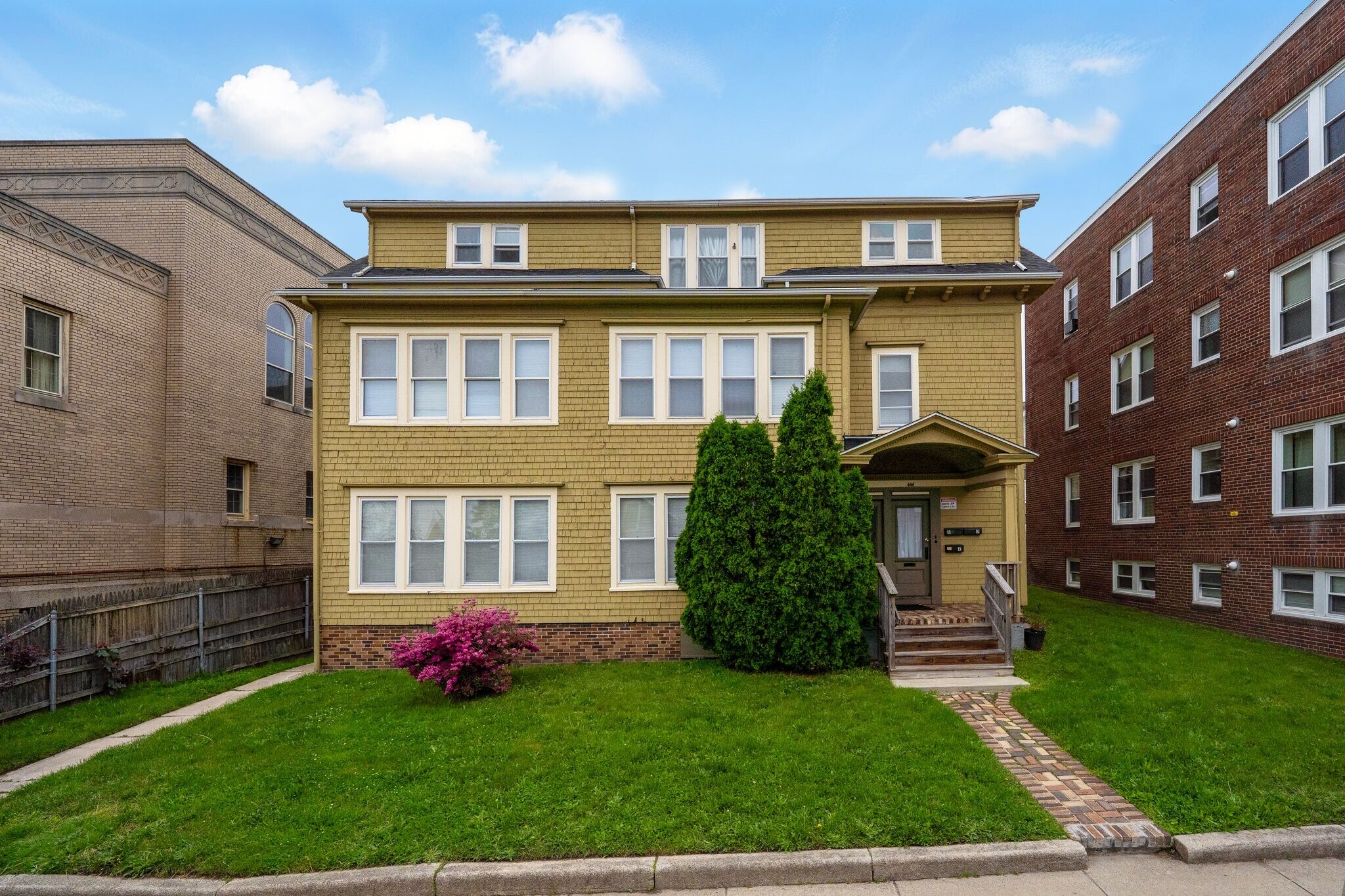 Building Photo - 466 Locust St