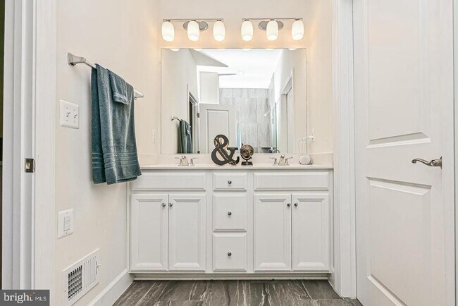 Building Photo - 13821 Litespeed Way