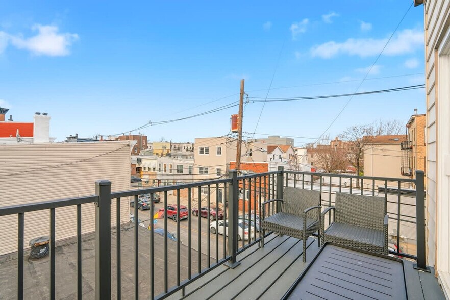 Building Photo - 225 Hancock Ave