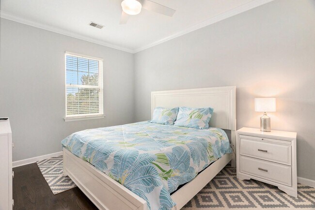 Building Photo - 200 N Ladd Ct