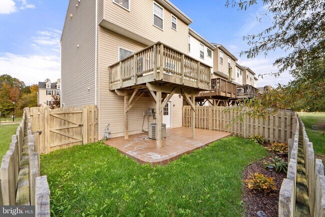 Building Photo - 2210 Mallard Landing Dr