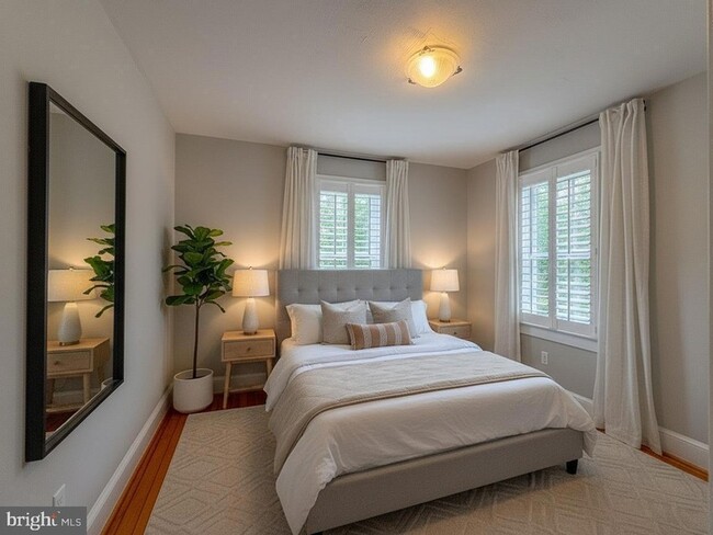 Building Photo - 27 W Wyatt Ave