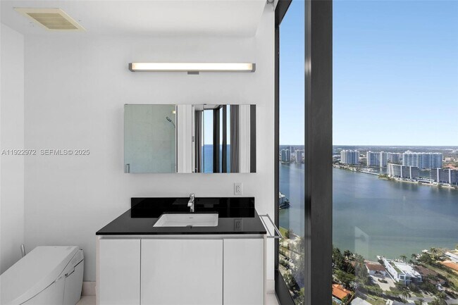 Building Photo - 18555 Collins Ave