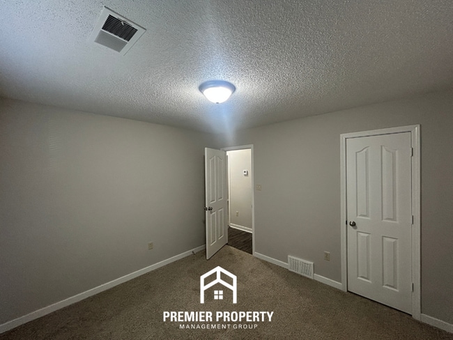 Building Photo - 7130 Redfern Dr