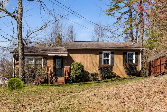 Building Photo - 2845 Winchester Dr