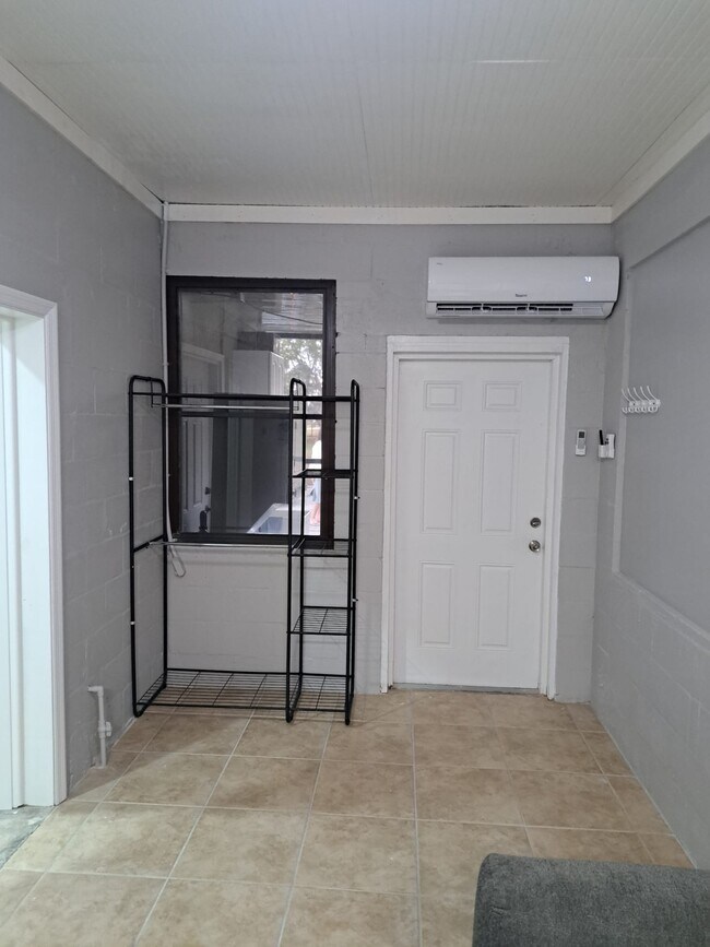 Building Photo - Coyer Rd #B