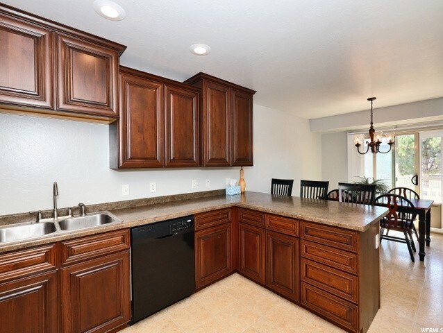 Building Photo - 1892 Goldenrod Way W