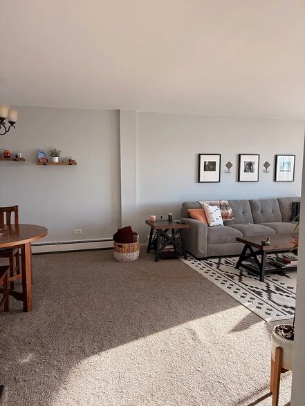 Building Photo - 1301 S Finley Rd