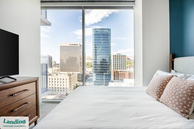 Building Photo - 151 S State St