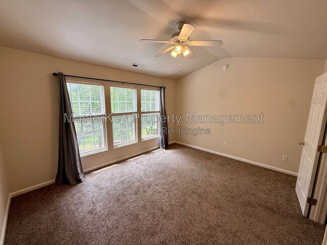 Building Photo - 414 Walnut Woods Dr