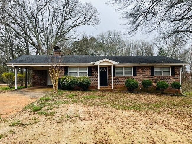Building Photo - Charming 3-bedroom, 1.5-bath brick ranch situated on a large private lot in Carrollton! Must see!