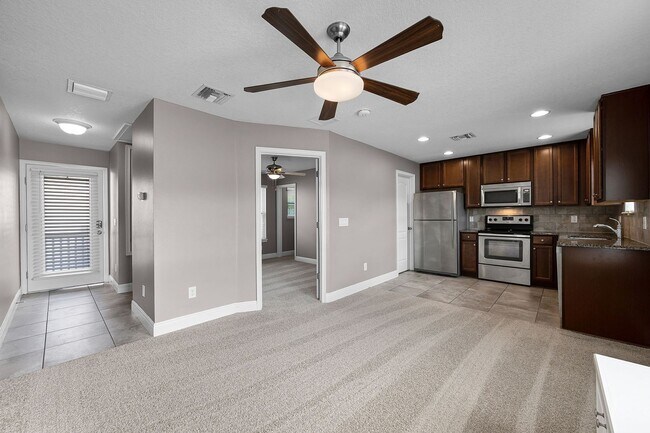 Building Photo - New Windermere Rental